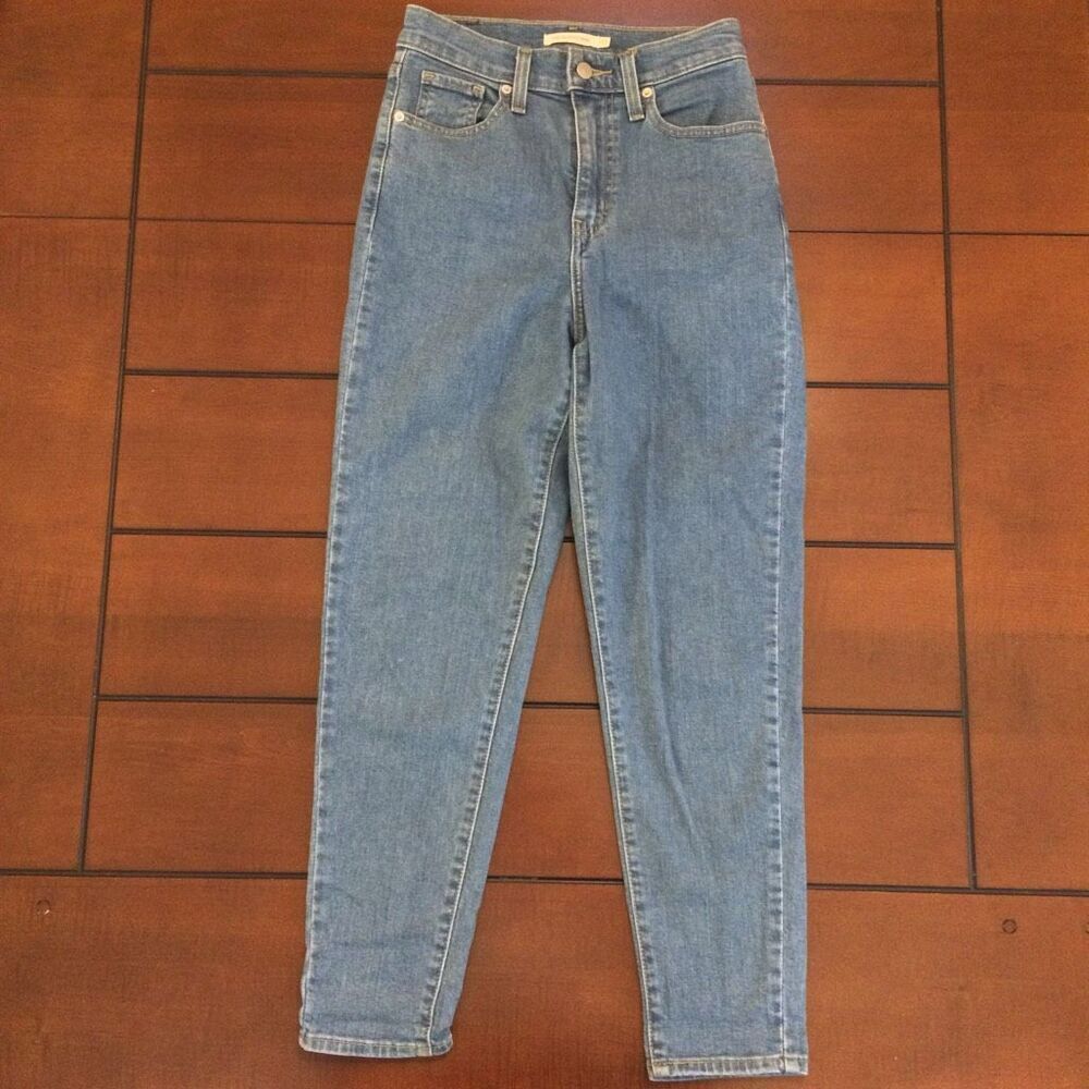 Levi’s high waisted taper jeans 25 medium wash